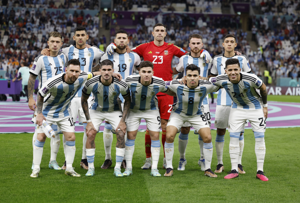 克媒：汉堡进行球衣慈善拍卖，18岁武斯科维奇球衣成标王