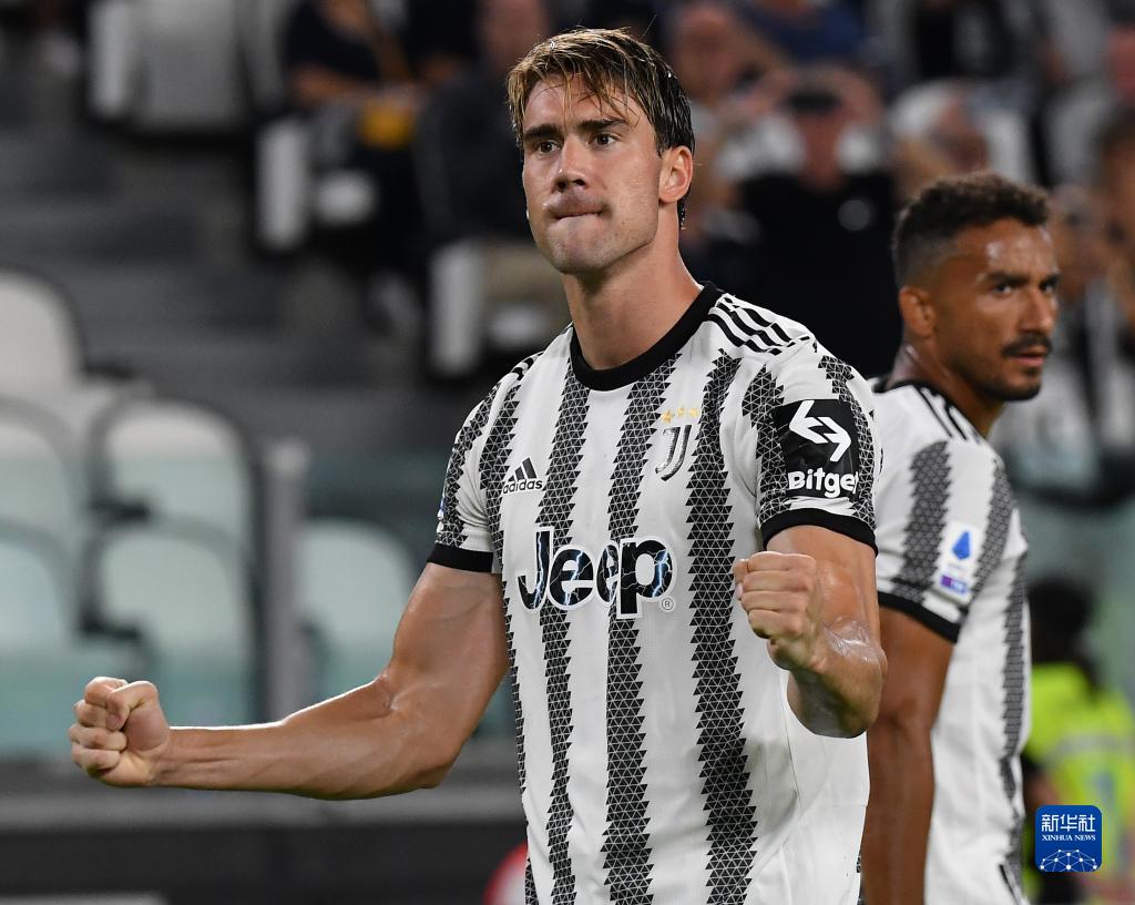 雨一直下，气氛不算融洽！这次比赛为什么不带徐杰呢？