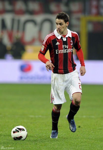 记者：热刺预计提前召回梁民革，球员将会外租至更适合的球队（记者：热刺计划提前召回梁民革，随后租借至更匹配的下家）