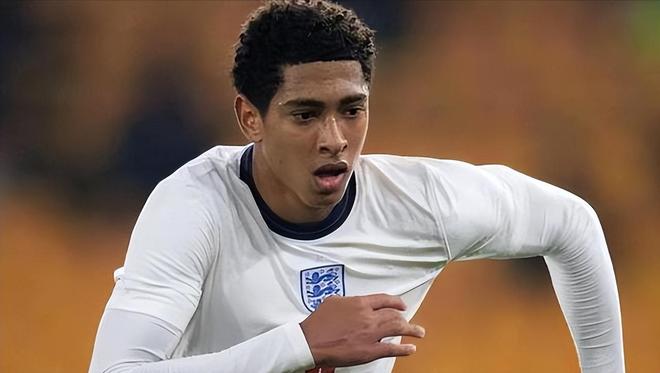 意甲克雷莫纳2比0胜莱切，泰拉恰诺邦多首发卡马尔达替补（意甲：克雷莫纳2-0莱切，泰拉恰诺、邦多首发，卡马尔达列替补）