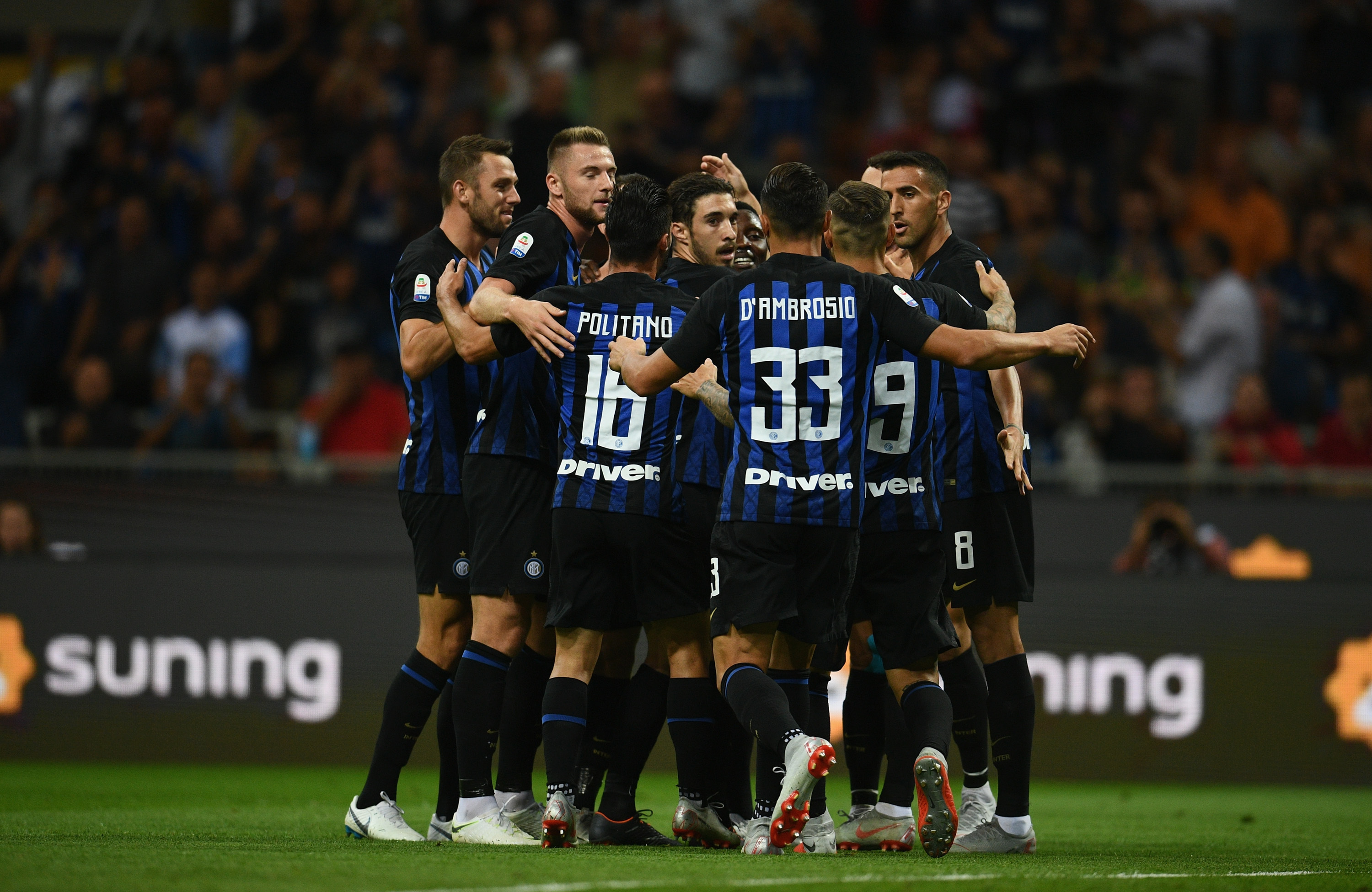 利物浦决定出售萨拉赫，高层认为其已造成不可挽回损失，计划启用塞梅尼奥替代。