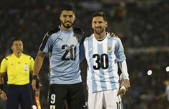 尴尬！夏窗标王伊萨克在英超、欧冠和世欧预皆没打开进球账户（夏窗标王伊萨克陷入进球荒：英超、欧冠、世欧预仍零进球）