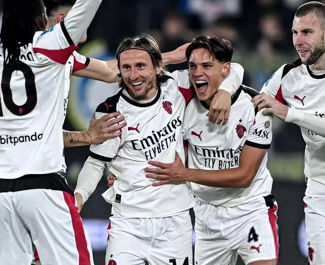 复盘米兰0-1被淘汰：射手隐身后场失准，没有魔笛红黑军团不会踢