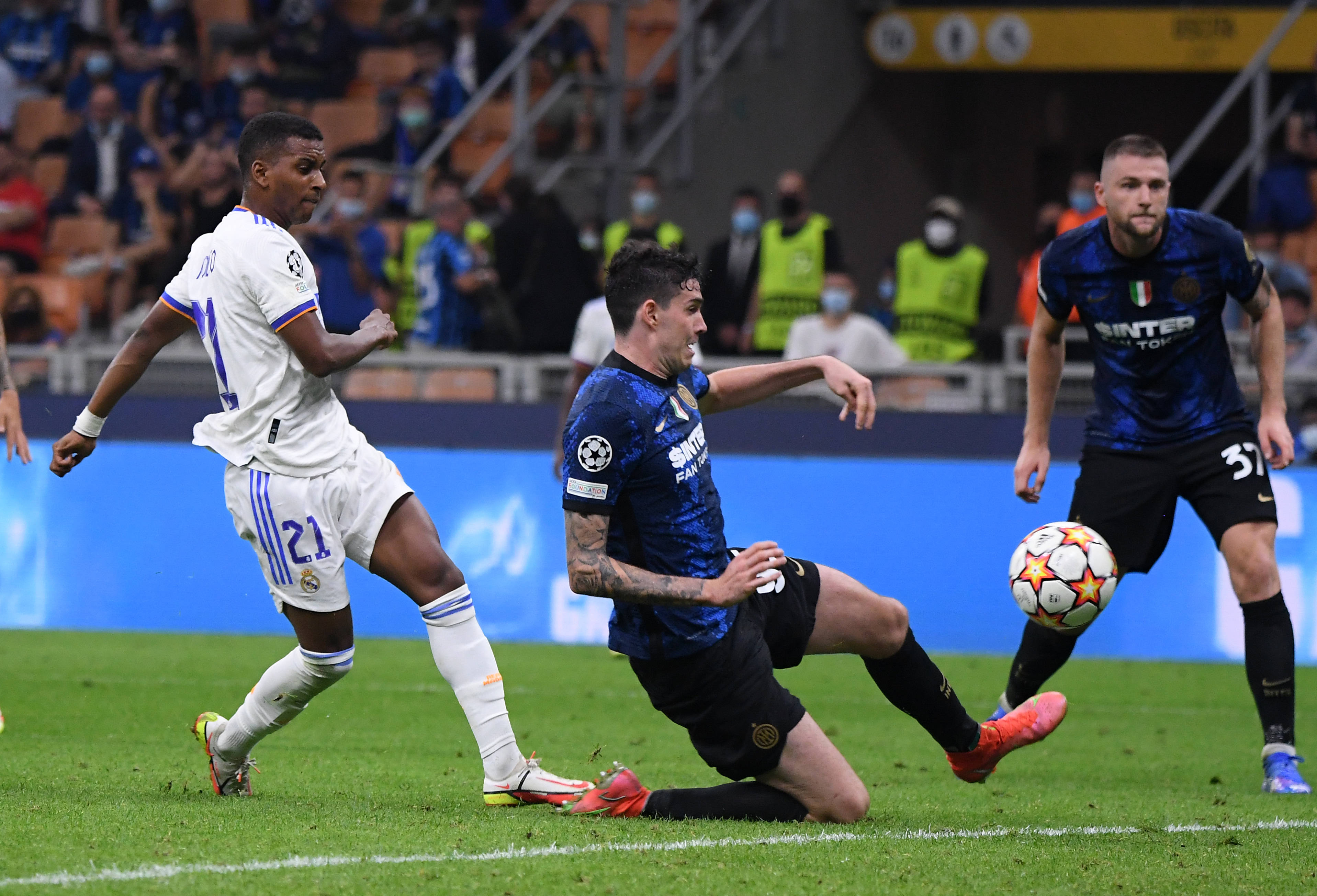 法国战阿塞拜疆全场数据：控球率76-24，射门9-2（法国vs阿塞拜疆全场统计：控球76%比24%，射门9比2）