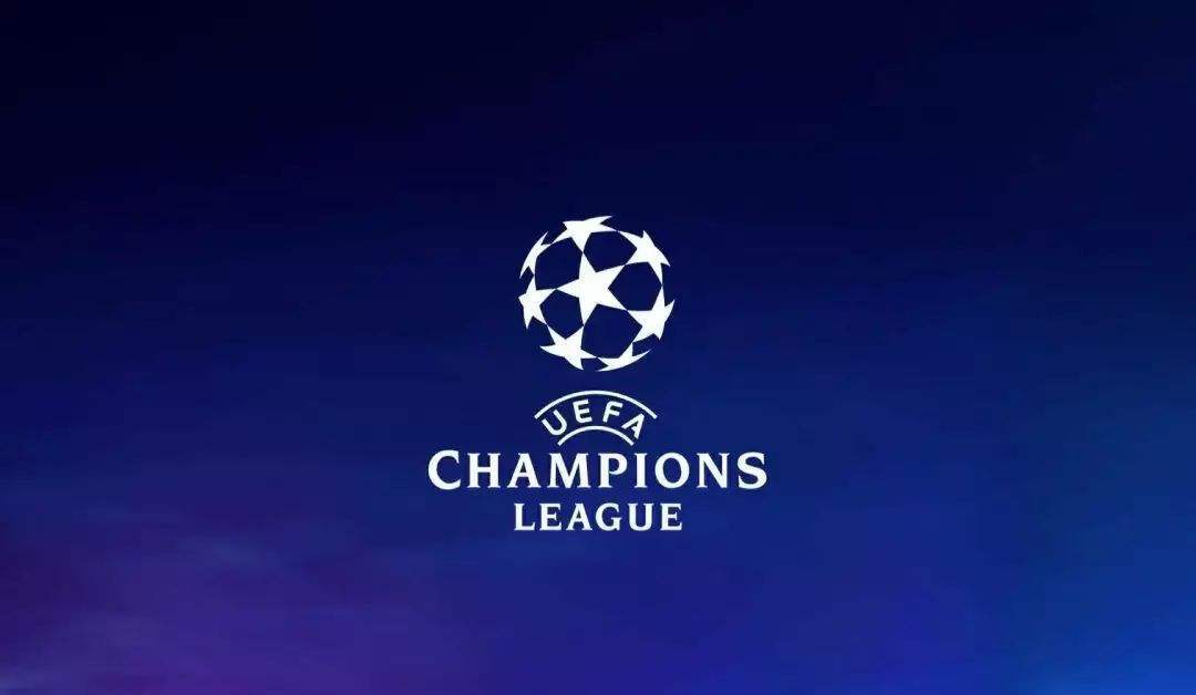 1996年，55岁的贝利还在踢足球（1996年，55岁的贝利依旧征战绿茵场）