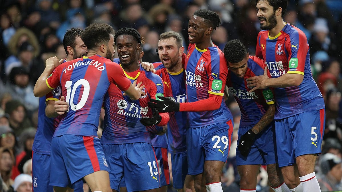 拜仁将创下德甲44轮连续领跑纪录，打破自己1973年创造的纪录（拜仁将以德甲连续44轮占据榜首，刷新1973年队史纪录）