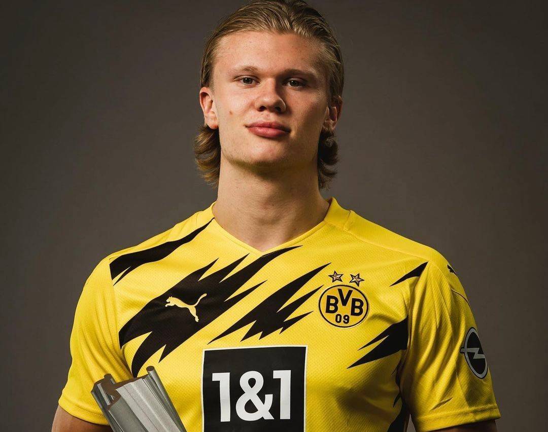 德天空：法兰克福和阿贾克斯谈17岁小将斯图尔的转会，想明夏引进（德天空：法兰克福与阿贾克斯磋商17岁小将斯图尔转会，目标明夏签下）