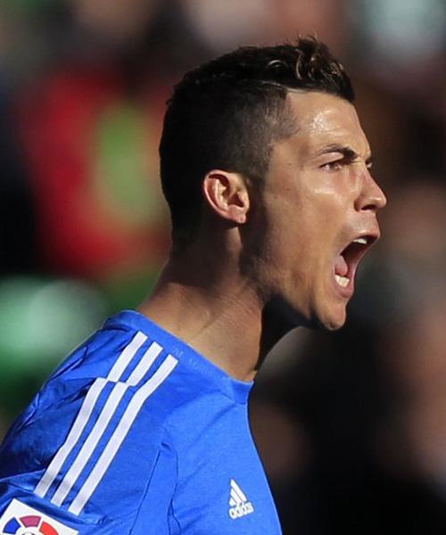 德甲半场：特雷破门，佩奇诺维奇扳平，沃尔夫斯堡1-1弗赖堡（德甲半场战报：特雷先拔头筹，佩奇诺维奇扳平，沃尔夫斯堡1-1弗赖堡）